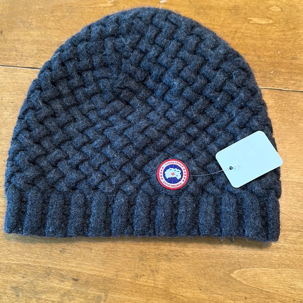 Great condition tight unisex Canada goose wool beanie. Gray.